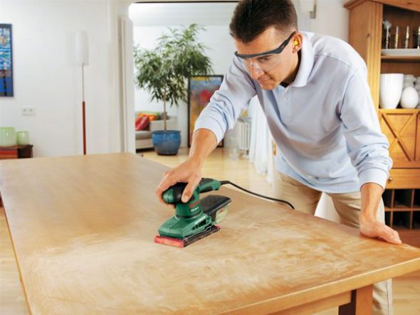 Préparation de la table en bois