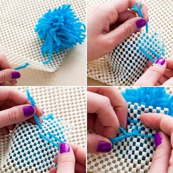 Lier les pompons à la grille
