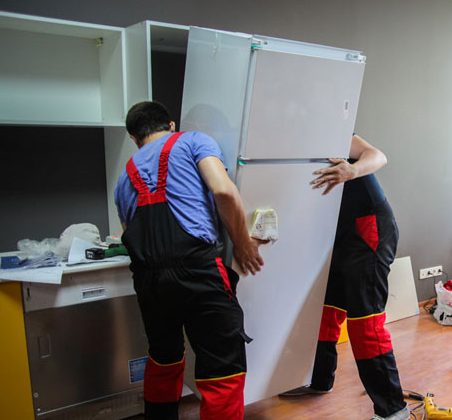 Placez le réfrigérateur dans le placard