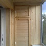 Armoire simple sur le balcon