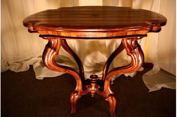Tavolo chic in legno