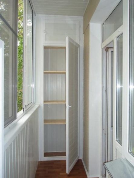 Armoire en panneaux de plastique