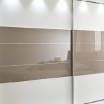 Armoire coulissante à portes larges
