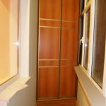 Grand meuble d'angle dans une niche