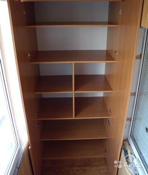 Cabinet sur le balcon de l'aggloméré