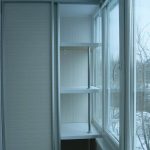 Cabinet avec étagères ouvertes