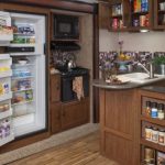 Cuisine confortable et fonctionnelle avec mobilier intégré