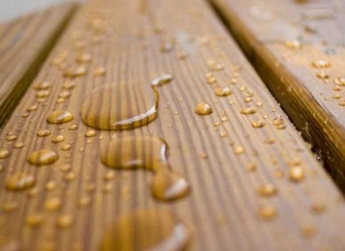 L'exposition à l'eau ne peut être que de courte durée.