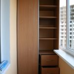 Armoire haute avec étagères et tiroirs