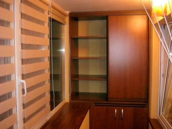 Grande armoire sur la loggia