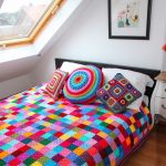Un plaid brillant va décorer votre lit