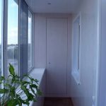 Armoire filaire avec une porte