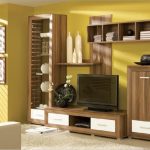 Meubles en bois dans le salon
