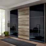 Grande armoire avec portes en miroir noir
