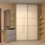 Grande armoire d'angle