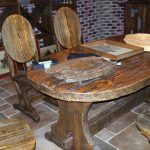 La table et les chaises brossées sont très efficaces.