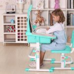 Table et chaise pour enfants d'école