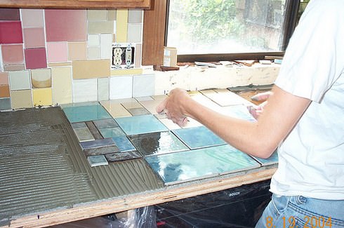 Les carreaux de céramique sont utilisés pour la restauration.