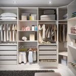 Les vestiaires ont souvent une chambre