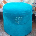 Pouf rond bleu à partir de bouteilles