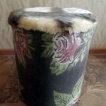 Pouf prêt à partir de bouteilles en plastique avec un siège en fourrure