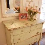 Poitrine et miroir antique