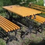 Marchepied forgé et plateau en bois