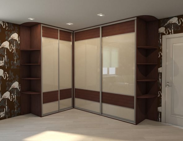 Belle armoire à quatre portes