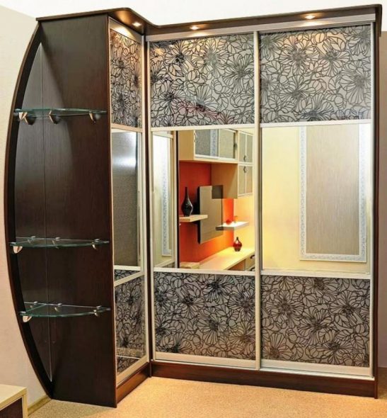 Belle armoire d'angle