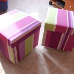 Poufs carrés avec leurs propres mains