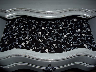 Sur le bas du tissu pour correspondre