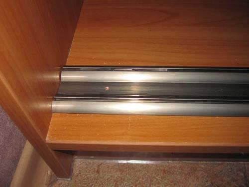 Guides de feuille de porte