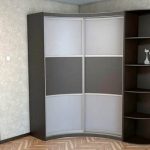 Petite armoire à coin radial