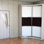 Kabinet sudut kecil
