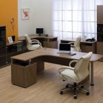 Salle de bureau pour trois personnes