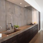 Conçu avec du béton dans une cuisine de style loft