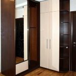 Excellente option - une armoire coulissante dans une salle