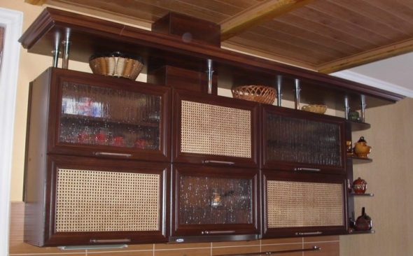 Façade avec inserts en rotin