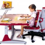Bureau et chaise grandissant avec l'enfant