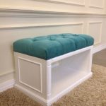 Tabouret rembourré blanc simple avec siège moelleux