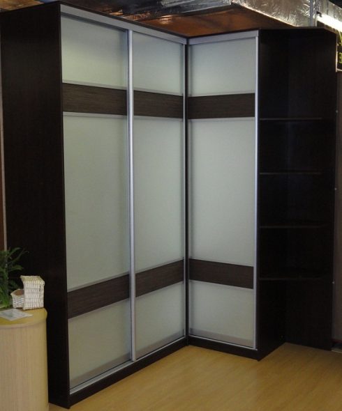 Armoire d'angle rectangulaire