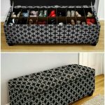 Ottoman avec des sections pour stocker des chaussures