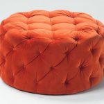 Tabourets rembourrés dans le couloir sur un projet individuel