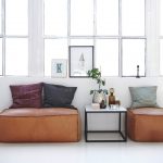 Poufs faits maison dans le couloir