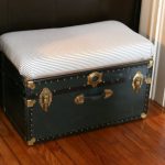 Pouf fait maison à partir d'une vieille valise