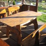 Table en bois faite maison pour donner