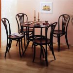 Chaises viennoises élégantes à l'intérieur
