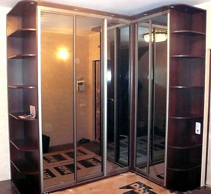 Armoire à portes en miroir