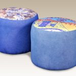 Poufs bleus de bouteilles en plastique