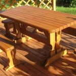 Les bancs dans le belvédère permettront de gagner de la place et d’accueillir de nombreux invités.